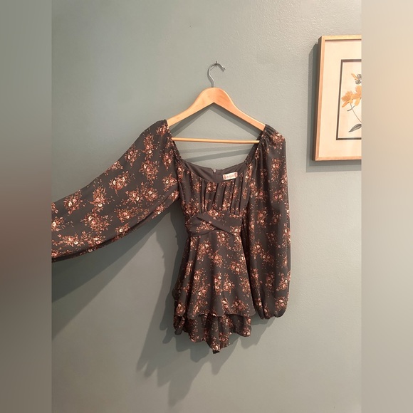 Altar’d State Weslia Floral Romper XS Long Sleeve Shorts Green Peasant Sleeve - Picture 7 of 16